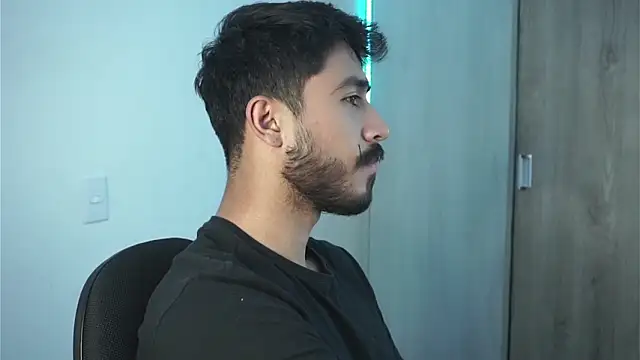 Snapshot of dam0n_fr0st chatting on December 21, 4:41 am dam0n fr0st online show from December 21, 4:41 am