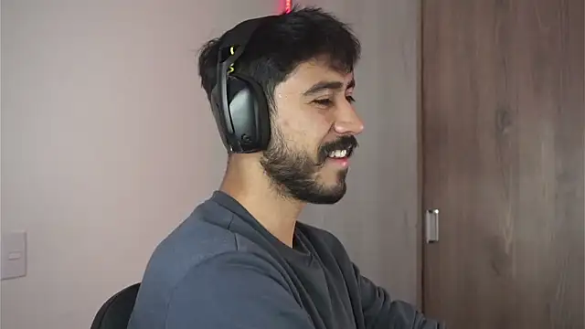 Snapshot of dam0n_fr0st chatting on December 22, 4:50 am dam0n fr0st online show from December 22, 4:50 am