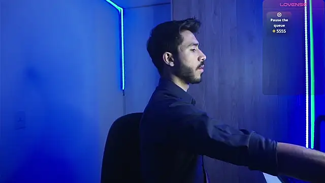 Snapshot of dam0n_fr0st chatting on January 3, 10:08 pm dam0n fr0st online show from January 3, 10:08 pm