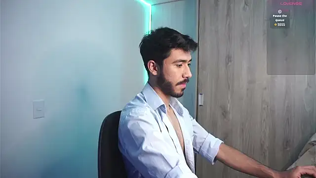 Snapshot of dam0n_fr0st chatting on January 7, 6:14 pm dam0n fr0st online show from January 7, 6:14 pm