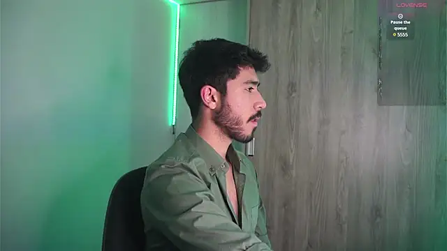 Snapshot of dam0n_fr0st chatting on January 9, 1:29 am dam0n fr0st online show from January 9, 1:29 am