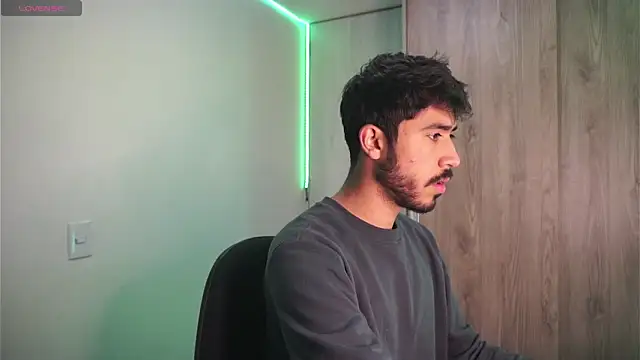 Snapshot of dam0n_fr0st chatting on January 9, 11:02 pm dam0n fr0st online show from January 9, 11:02 pm