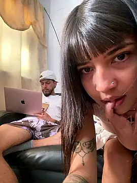 Snapshot of Rouuus12 chatting on January 7, 1:57 pm Rouuus12 online show from January 7, 1:57 pm