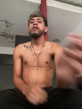 Snapshot of Rouuus12 chatting on January 12, 1:38 pm Rouuus12 online show from January 12, 1:38 pm