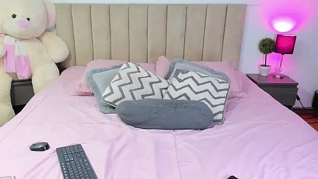 HannaRousse  online show from September 8, 8:19 pm