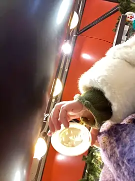 SuzieMurray online show from December 12, 9:19 am