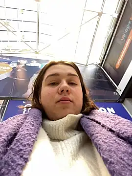 SuzieMurray online show from December 13, 9:24 am