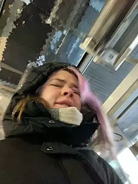 SuzieMurray online show from December 27, 9:17 am