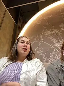 SuzieMurray online show from February 11, 8:15 am