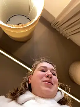 SuzieMurray online show from February 18, 8:16 am