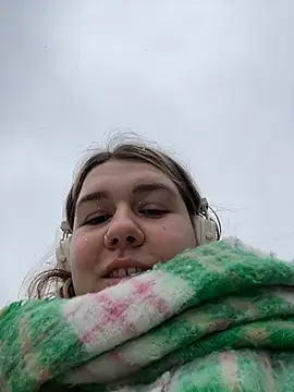 SuzieMurray online show from March 13, 8:15 am