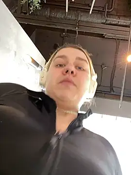 SuzieMurray online show from March 19, 11:17 am