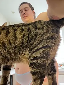 SuzieMurray online show from April 15, 9:16 am