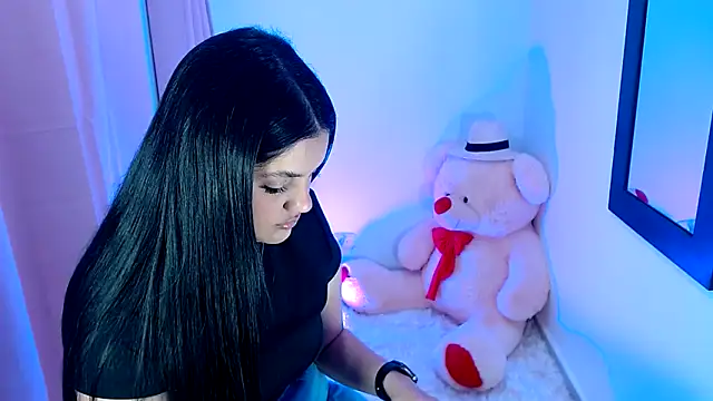 kimberlyhills1 online show from March 10, 9:31 pm