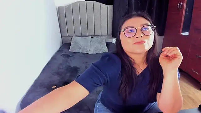 lorymoon online show from February 3, 8:03 pm