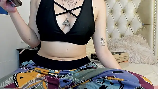 Snapshot of AlexaFoxy18 chatting on December 22, 5:34 am AlexaFoxy18 online show from December 22, 5:34 am