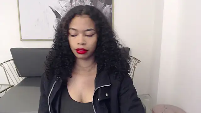 Snapshot of Shenna_brunette_ chatting on December 6, 1:00 pm Shenna brunette online show from December 6, 1:00 pm