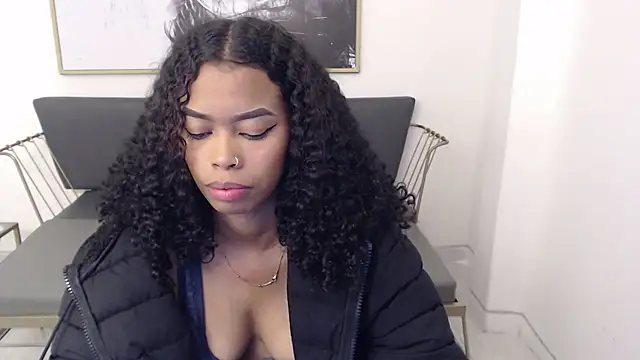 Snapshot of Shenna_brunette_ chatting on December 15, 1:11 pm Shenna brunette online show from December 15, 1:11 pm