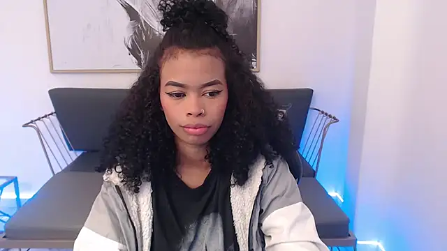 Snapshot of Shenna_brunette_ chatting on December 18, 1:12 pm Shenna brunette online show from December 18, 1:12 pm
