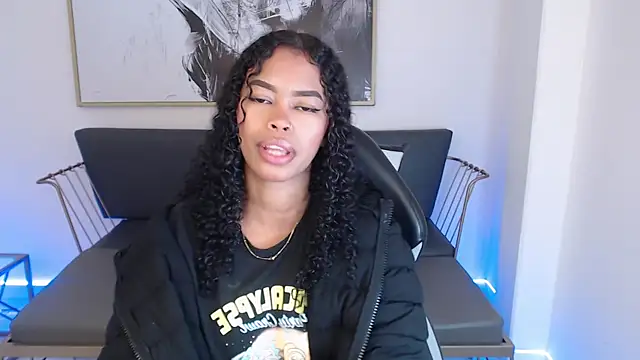 Snapshot of Shenna_brunette_ chatting on December 20, 1:11 pm Shenna brunette online show from December 20, 1:11 pm