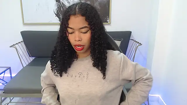 Snapshot of Shenna_brunette_ chatting on December 22, 1:11 pm Shenna brunette online show from December 22, 1:11 pm