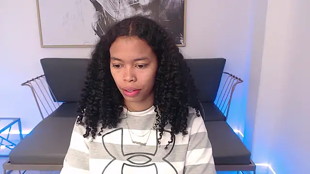 Snapshot of Shenna_brunette_ chatting on December 24, 1:06 pm Shenna brunette online show from December 24, 1:06 pm