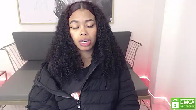 Snapshot of Shenna_brunette_ chatting on January 18, 1:08 pm Shenna brunette online show from January 18, 1:08 pm