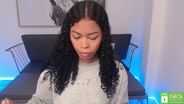 Snapshot of Shenna_brunette_ chatting on February 5, 1:11 pm Shenna brunette online show from February 5, 1:11 pm