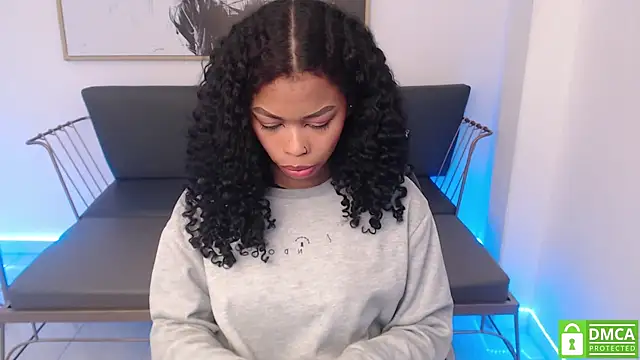 Snapshot of Shenna_brunette_ chatting on February 6, 1:10 pm Shenna brunette online show from February 6, 1:10 pm