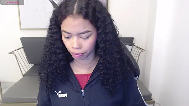 Snapshot of Shenna_brunette_ chatting on February 19, 1:06 pm Shenna brunette online show from February 19, 1:06 pm