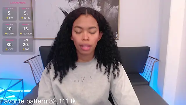 Snapshot of Shenna_brunette_ chatting on February 24, 1:31 pm Shenna brunette online show from February 24, 1:31 pm