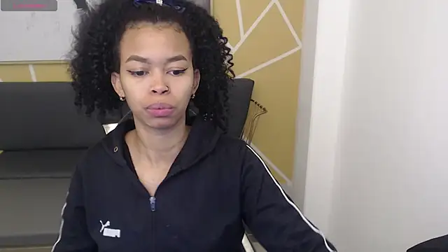 Snapshot of Shenna_brunette_ chatting on March 6, 1:14 pm Shenna brunette online show from March 6, 1:14 pm
