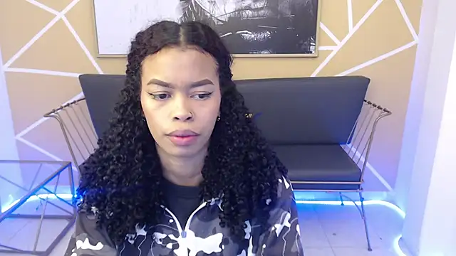 Snapshot of Shenna_brunette_ chatting on March 19, 1:07 pm Shenna brunette online show from March 19, 1:07 pm