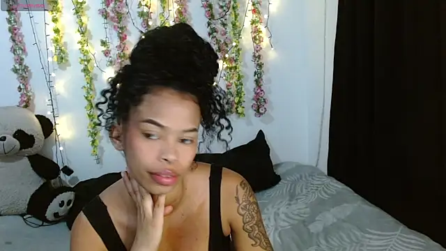Snapshot of Shenna_brunette_ chatting on October 4, 9:02 pm Shenna brunette online show from October 4, 9:02 pm