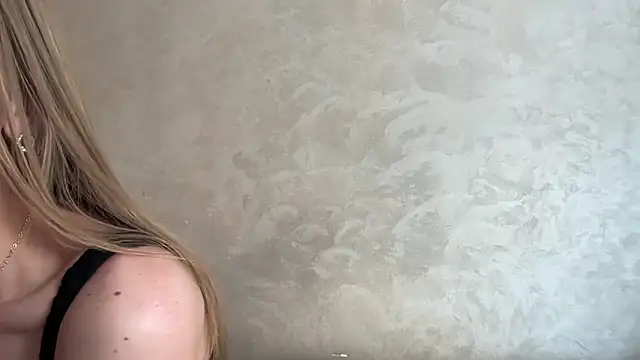 CaitlinaJayne23 online show from May 16, 12:37 pm