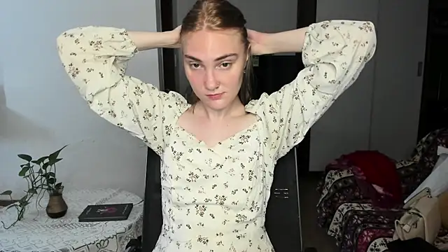 ReddHotPipper online show from June 27, 4:06 am