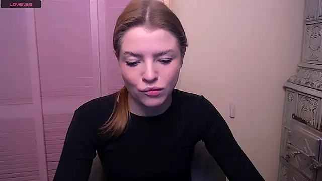 Snapshot of MissOliviaa_ chatting on December 22, 7:33 am MissOliviaa  online show from December 22, 7:33 am