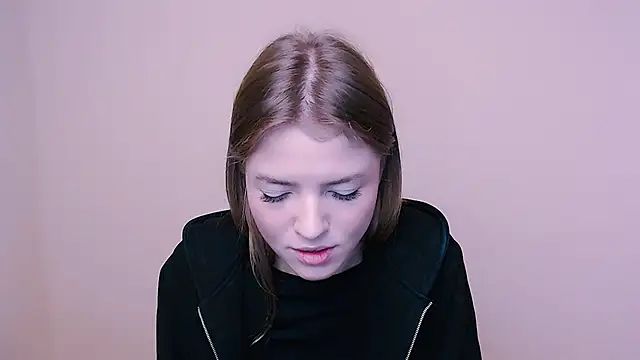 Snapshot of MissOliviaa_ chatting on January 4, 12:38 pm MissOliviaa  online show from January 4, 12:38 pm