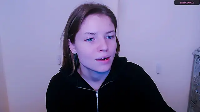 Snapshot of MissOliviaa_ chatting on February 1, 12:37 pm MissOliviaa  online show from February 1, 12:37 pm