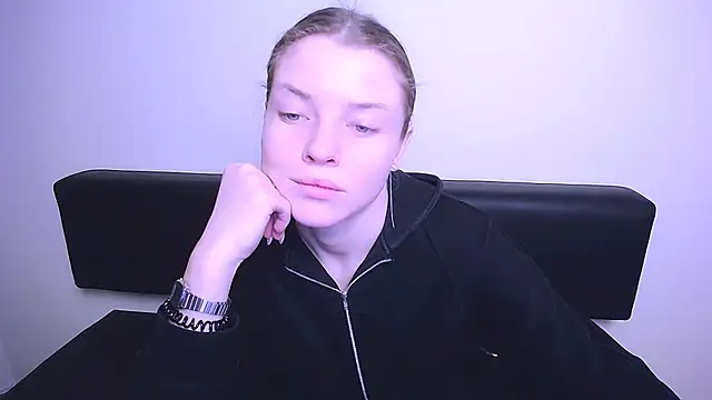 Snapshot of MissOliviaa_ chatting on February 4, 9:49 am MissOliviaa  online show from February 4, 9:49 am