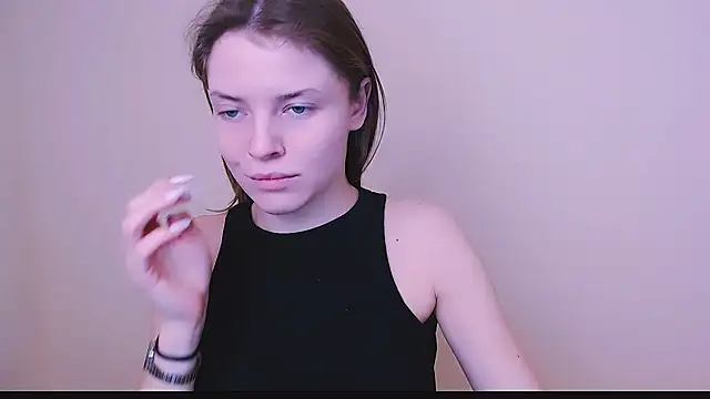 Snapshot of MissOliviaa_ chatting on February 7, 4:03 pm MissOliviaa  online show from February 7, 4:03 pm