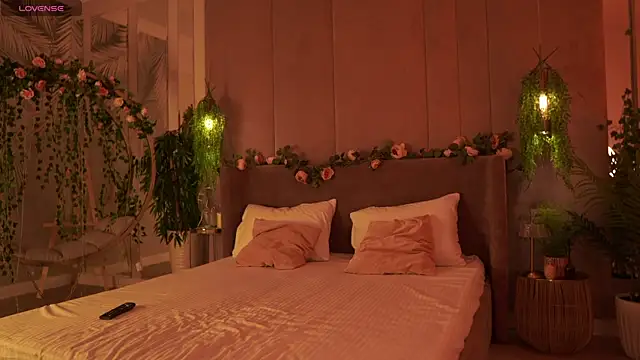 Smiley Mia online show from September 23, 5:10 am