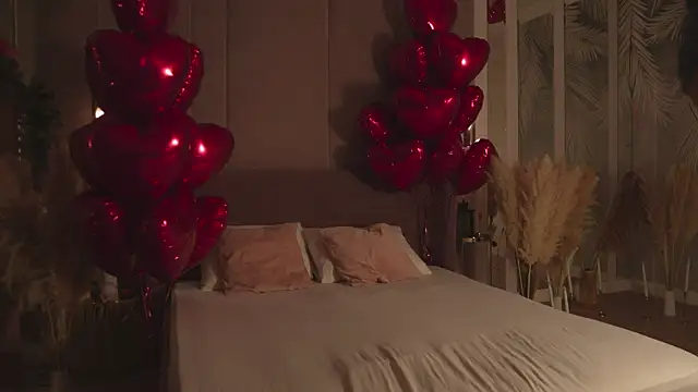 Smiley Mia online show from February 19, 5:03 am