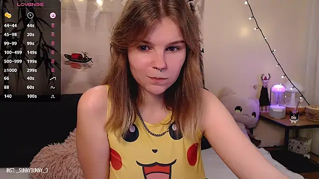 Snapshot of Moona_xx chatting on December 6, 9:24 pm Moona xx online show from December 6, 9:24 pm