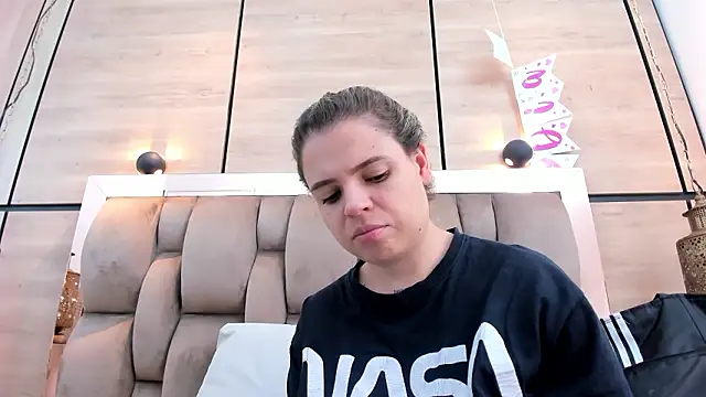 Snapshot of dorothy_vegga chatting on February 20, 3:14 am dorothy vegga online show from February 20, 3:14 am