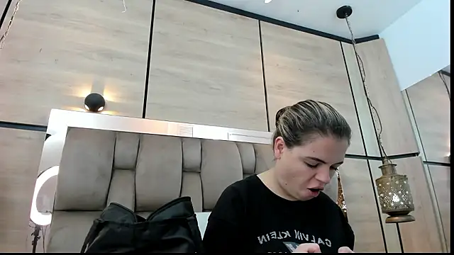 Snapshot of dorothy_vegga chatting on February 23, 3:37 am dorothy vegga online show from February 23, 3:37 am