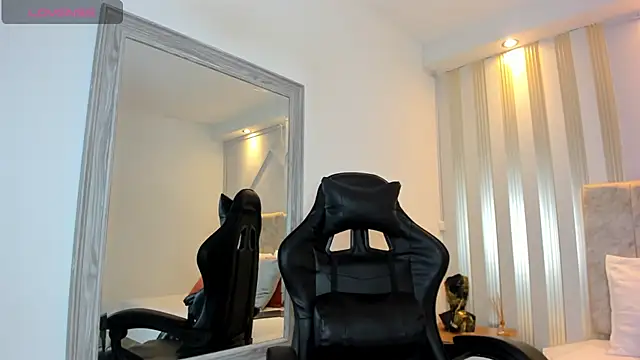 Tayra Pradit online show from January 8, 8:39 pm