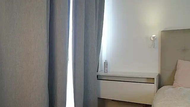 caaatalinalina online show from December 9, 7:50 pm