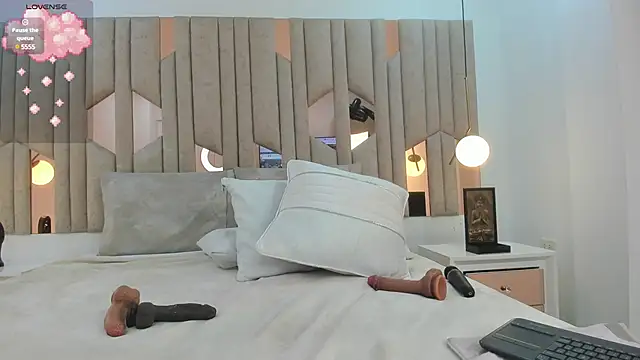 im nika  online show from January 12, 2:09 pm