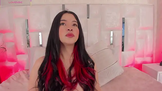 im nika  online show from December 4, 12:47 pm